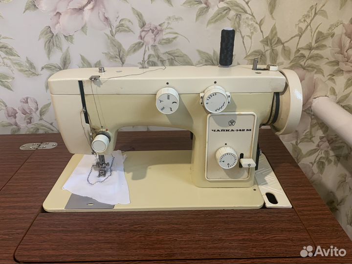 Швейная машина Чайка 142м