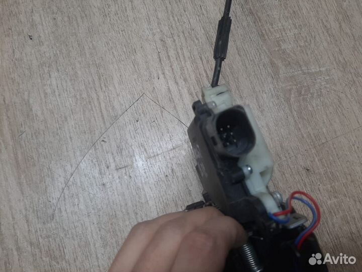 Замок задней двери volkswagen passat b5