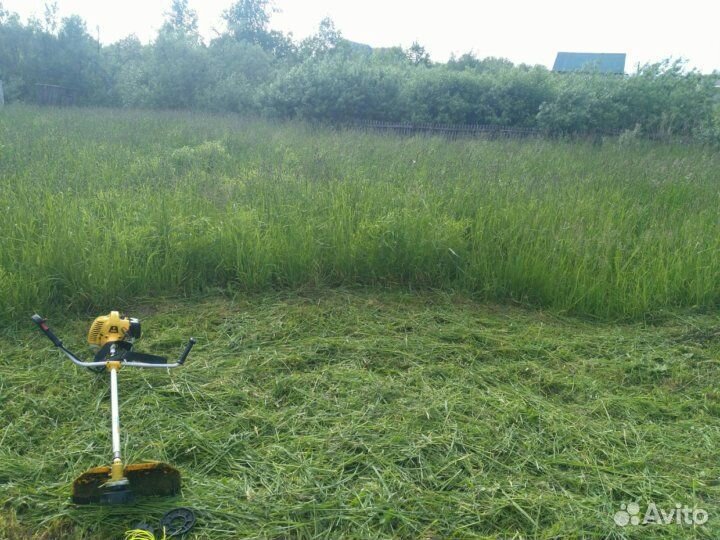 Покос травы триммером