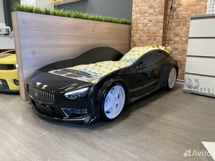 Детская кровать машина