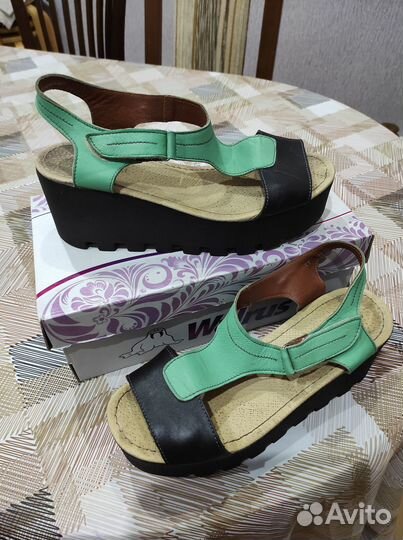 Босоножки кожаные Walrus 40 р