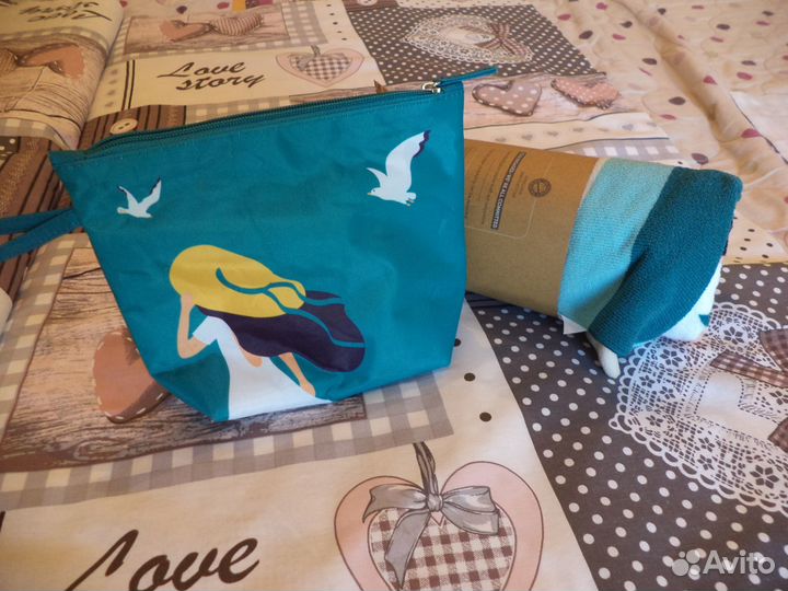 Полотенце пляжное + косметичка Ив Роше