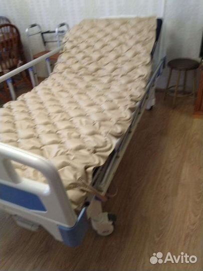 Медицинская кровать с противопролежневым матрасом
