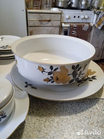 Салатник и большое блюдо