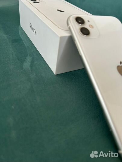 iPhone 11, 64 ГБ