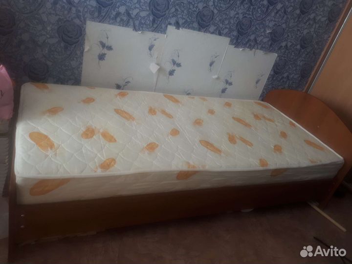 Кровать