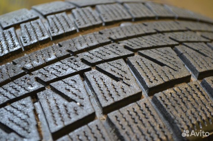 Bridgestone Blizzak Revo GZ 225/55 R17