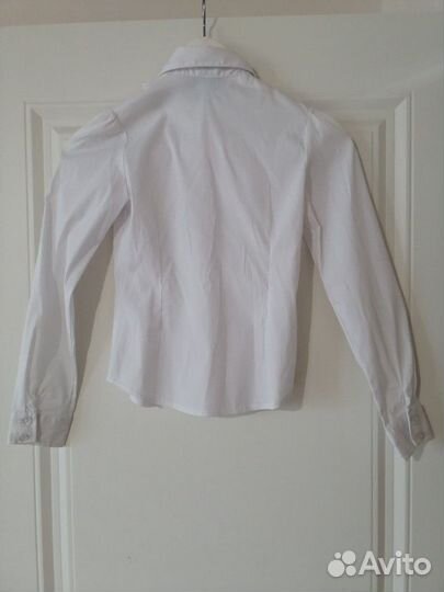 Белая школьная блузка