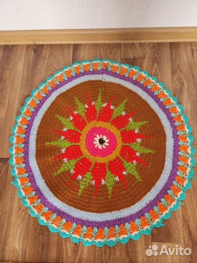 Круглый вязаный коврик