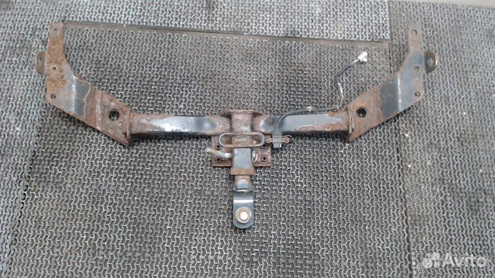 Прицепное устройство Toyota Sequoia, 2002