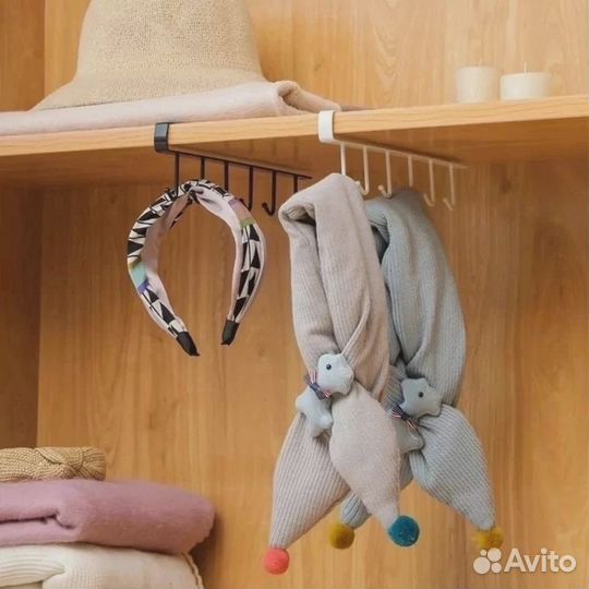 Подвесной держатель с крючками на полку