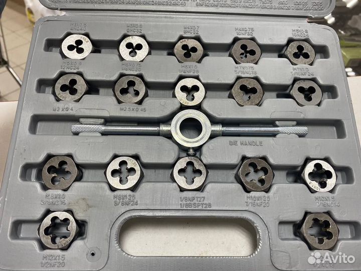 Набор метчиков и плашек