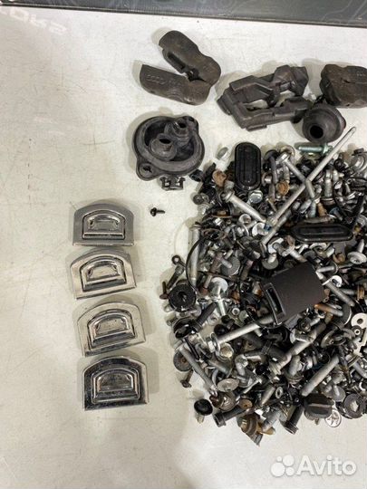 Болты и гайки салона Audi A6 C6 caja 2009