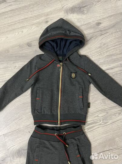 Костюм спортивный