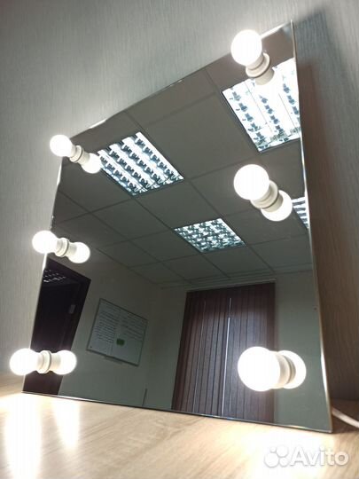 Зеркало гримерное с лампочками