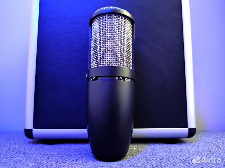 AKG P420