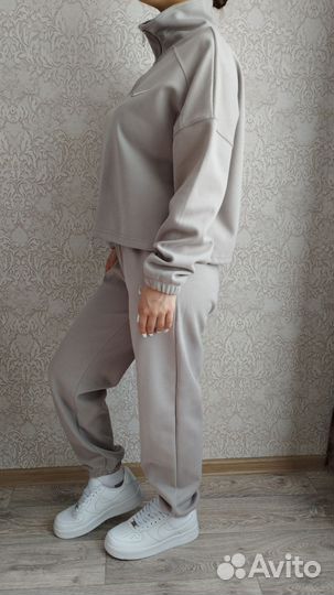 Спортивный костюм женский