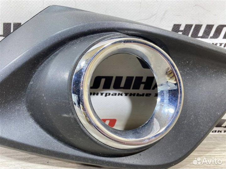 Решетка противотуманной фары правая Mazda 3 Bm Bn