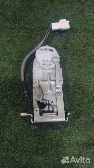 Замок крышки багажника Daihatsu Sirion 2008