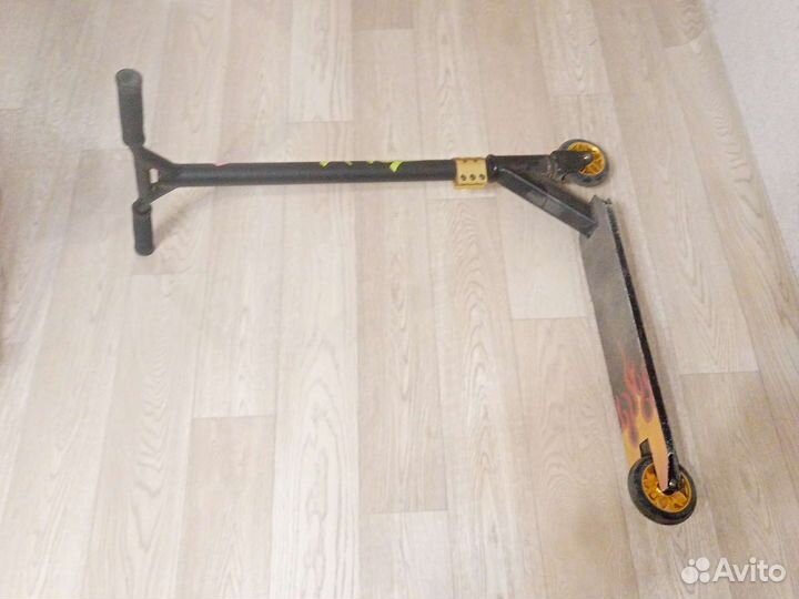 Трюковой самокат reaction stunt 2.0