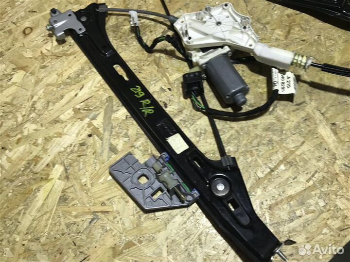 Стеклоподъемник задний правый Mercedes-Benz