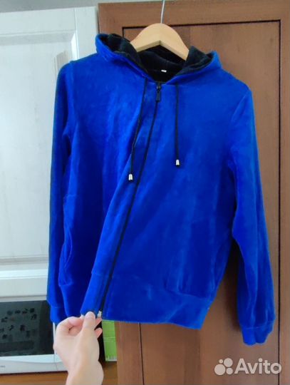 Костюм Велюровый р.48-50 новый