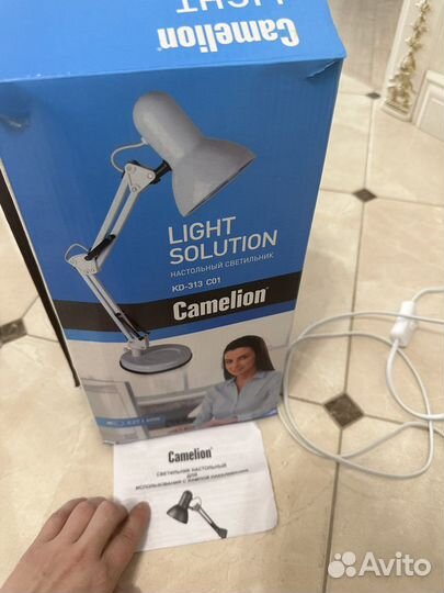 Настольный светильник новый