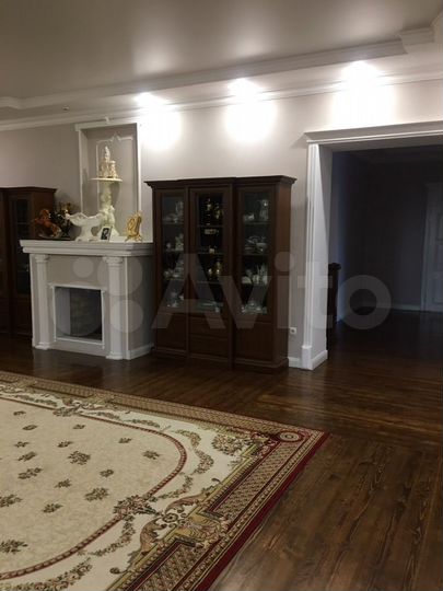 Дом 461 м² на участке 8 сот.