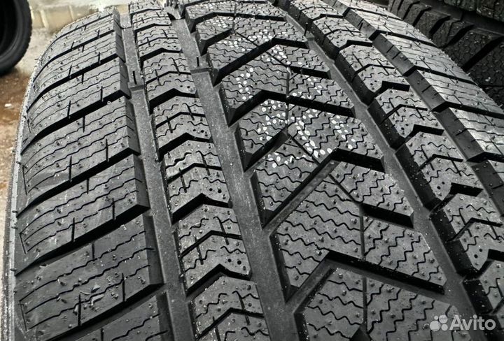 Tourador Winter Pro TSU1 275/40 R22 108V