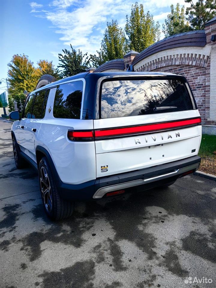 Rivian R1S AT, 2022, 2 000 км