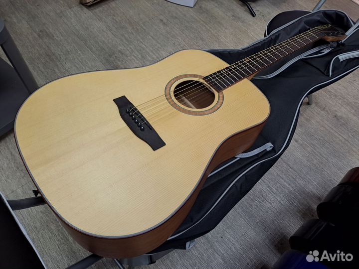 Гитара акустическая дредноут с чехлом