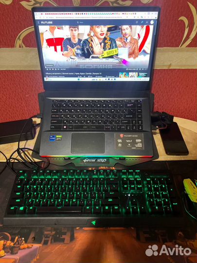 Ноутбук MSI Raider GE66 12UGS