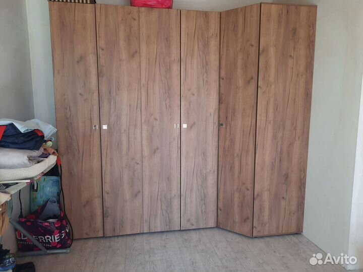 Угловой шкаф