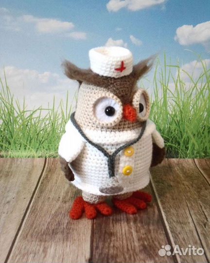 Игрушка вязаная Сова доктор