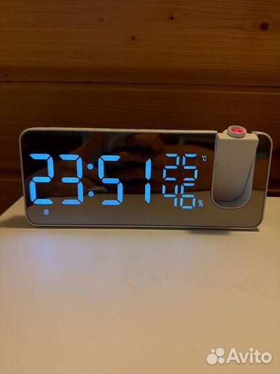 Часы электронны с радио и температурой воздуха
