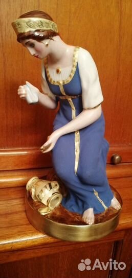 Статуэтки лфз Водоноска, С разбитым кувшином