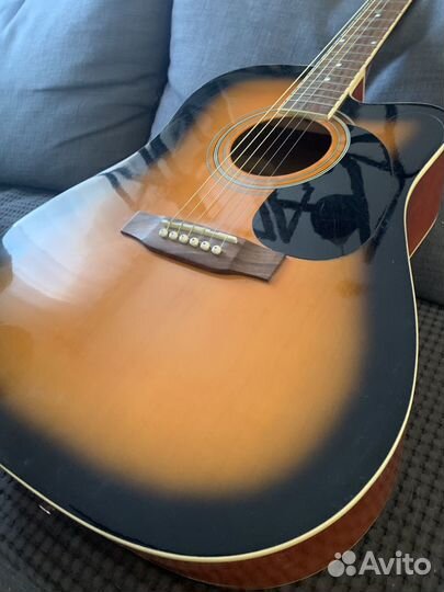 Гитара шестиструнная