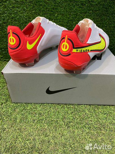 Футбольные бутсы Nike Tempo