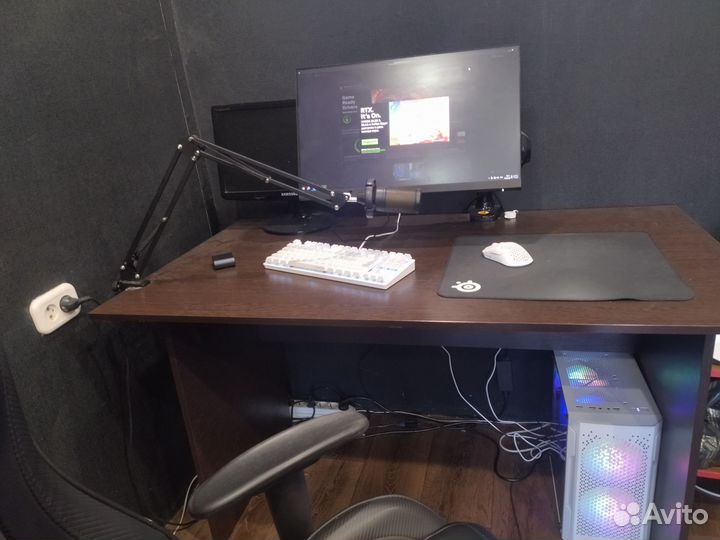 Компьютерный стол