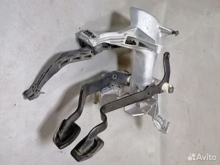 Блок педалей Audi 80 1990 893721115 B3
