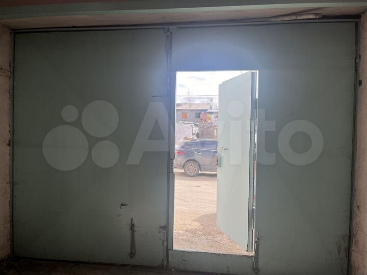 Гараж, > 30 м²