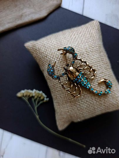 Брошь скорпион