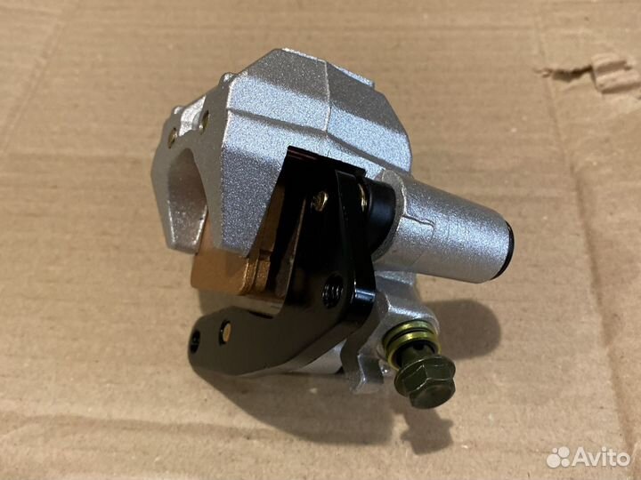Суппорт передний правый Suzuki Eiger