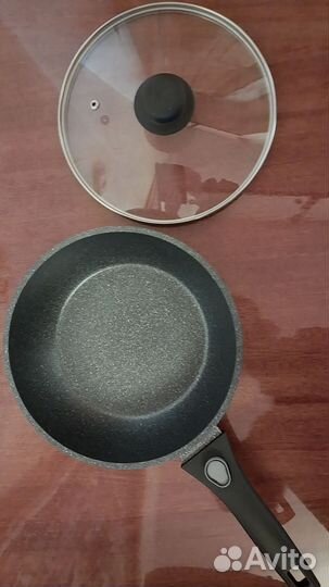 Сковорода Royal Kuchen с крышкой, 22 см, (б/у)
