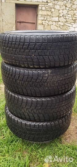 Bridgestone Blizzak DM-V1 275/60 R20