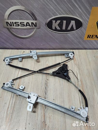 Стеклоподъемник перед Nissan primera P12 Лев