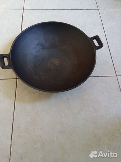 Вок чугунный с крышкой