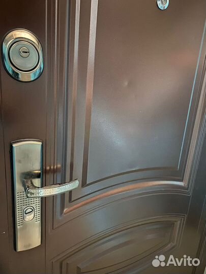 Дверь входная металлическая, с новостройки