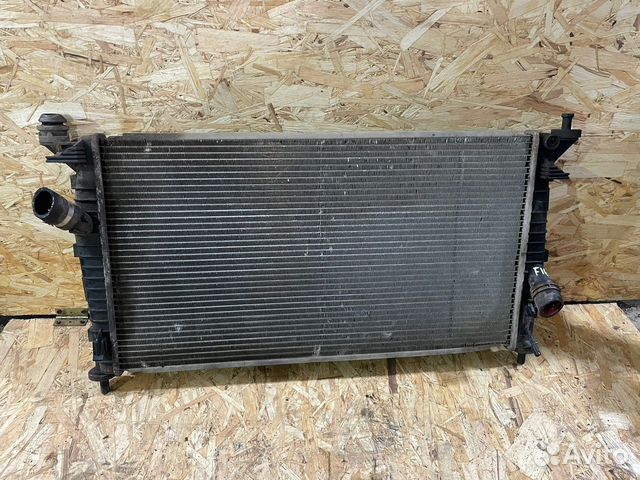 Радиатор охлаждения Форд Фокус 2