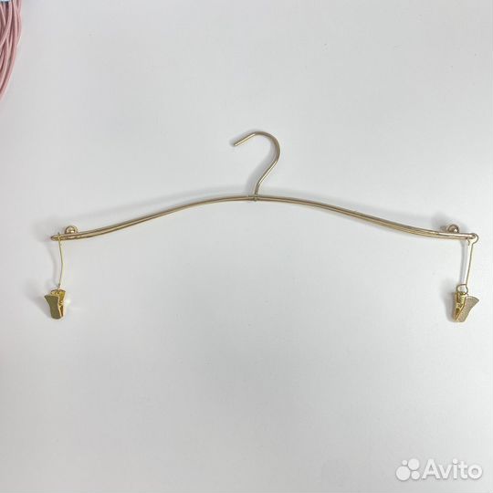 Плечики с пришепками (золотистый цвет)